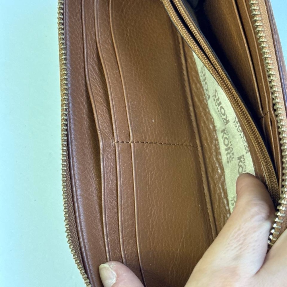 Michael Kors Jet Set Wallet, Large Light Tan Brown Zip Around Inside Pockets - Picture 8 of 11